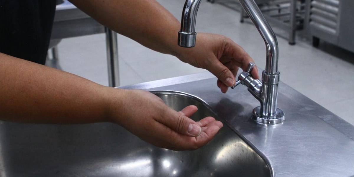 Copasa informa que, nesses casos, os imóveis que possuem caixas d'água podem não sofrer impactos (Maurício Vieira/Hoje em Dia)