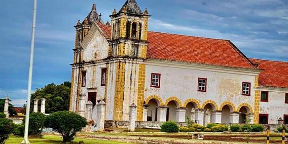 Igreja Nossa Senhora da Conceição, é considerada a mais antiga em Minas Gerais – foi construída de 1670 a 1673 (@hugosamu / reprodução prefeitura Matias Cardoso)