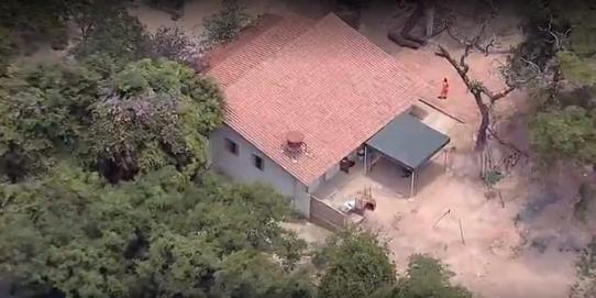 Vista aérea da casa de recuperação em Vespasiano onde ocorreu o ataque de abelhas (reprodução / TV Globo)