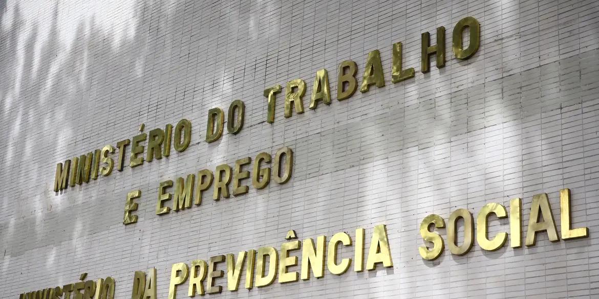 Secretário de Relações de Trabalho, José Lopez Feijóo, explica, em comunicado, que limitações orçamentárias não permitem avançar na recomposição salarial. (Marcelo Camargo/ Agência Brasil)