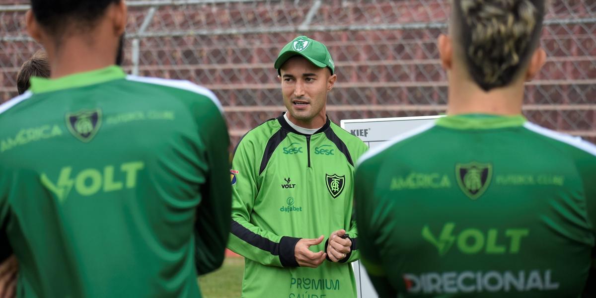 Cauan retorna ao América para o primeiro desafio como treinador profissional (Estevão Germano / América)