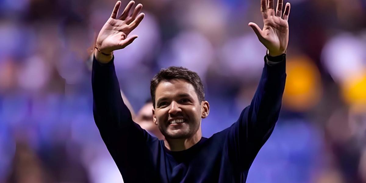 Técnico argentino é oficializado pelo Cruzeiro (Divulgação / Cruzeiro)