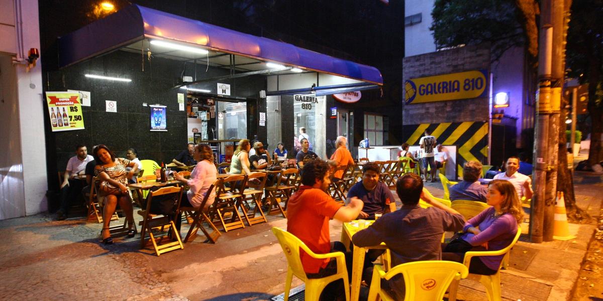 Clientes podem ganhar descontos e “cashbacks” em restaurantes que contam com maquininha de cartão da iFood (Maurício Vieira /Hoje em Dia / Arquivo)