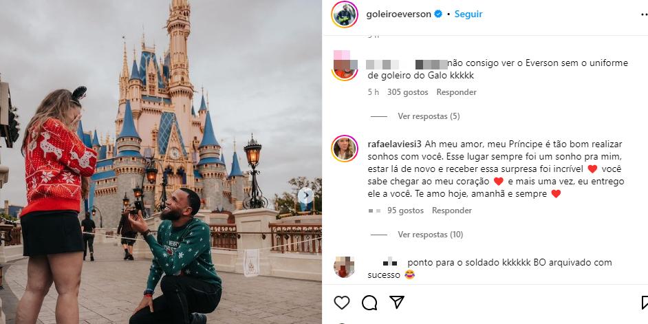 Goleiro Éverson renova votos na Disney (reprodução / Instagram)
