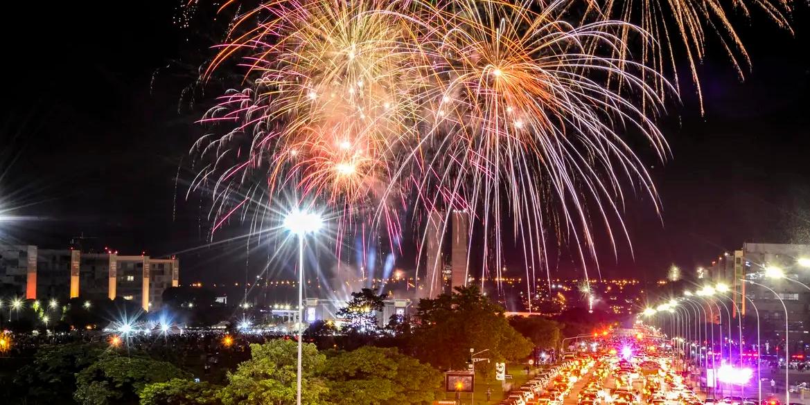 Queimaduras por fogos de artifício podem ser graves e até mesmo fatais. (Marcello Casal Jr. / Agência Brasil)