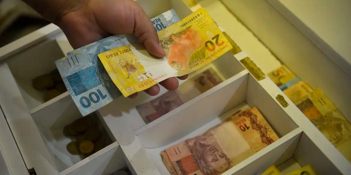 Em Minas, as atividades econômicas que tiveram os maiores salários médios mensais (SM) foram, além de Eletricidade e Gás, Atividades Extrativas  (Marcello Casal Jr / Agência Brasil)