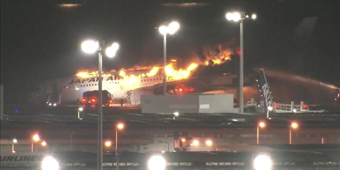 De acordo com a companhia aérea, os 367 passageiros foram resgatados a tempo (Reprodução / TV NHK)