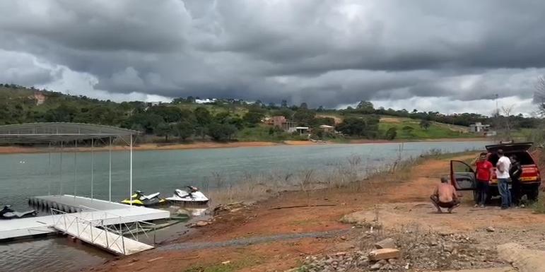 Área onde o helicóptero caiu já foi demarcada pelo Corpo de Bombeiros (Corpo de Bombeiros/Reprodução)