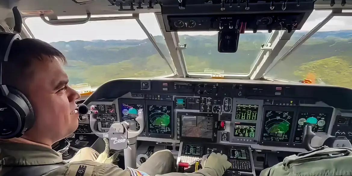 Aeronave saiu do Campo de Marte no último domingo (31), por volta de 13h15, com destino a Ilhabela, com um piloto e três passageiros' (Frame/ FAB)
