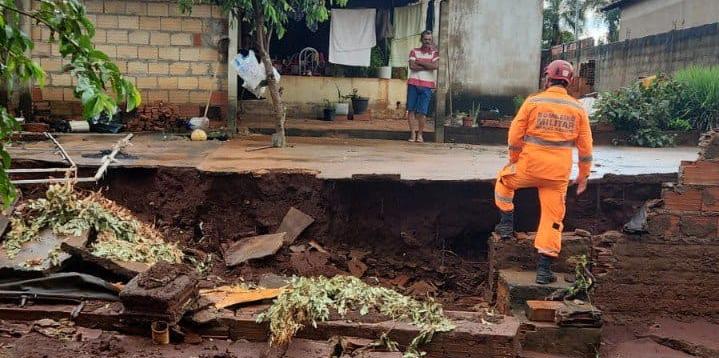 Bombeiros realizam vistorias após inundações e enxurradas em Capinópolis/MG (Divulgação CBMMG)