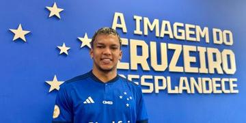 Verón conheceu a Toca da Raposa nesta quinta-feira (4) (Reprodução/ Twitter Cruzeiro)