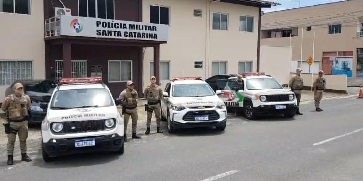 Policiais prestaram reverências protocolares em homenagem à Roger Dias (Reprodução redes sociais)