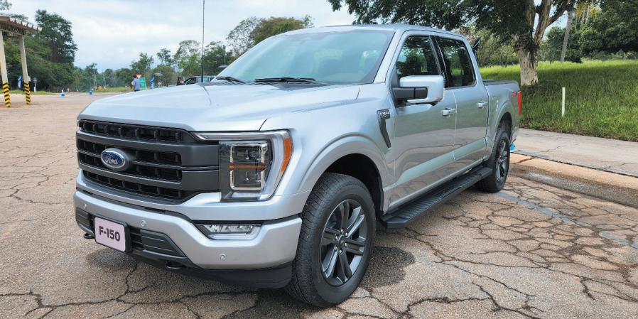 A gigantesca Ford F-150 chegou ao mercado no primeiro semestre de 2023 embalada pela demanda aquecida por picapes (Divulgação)