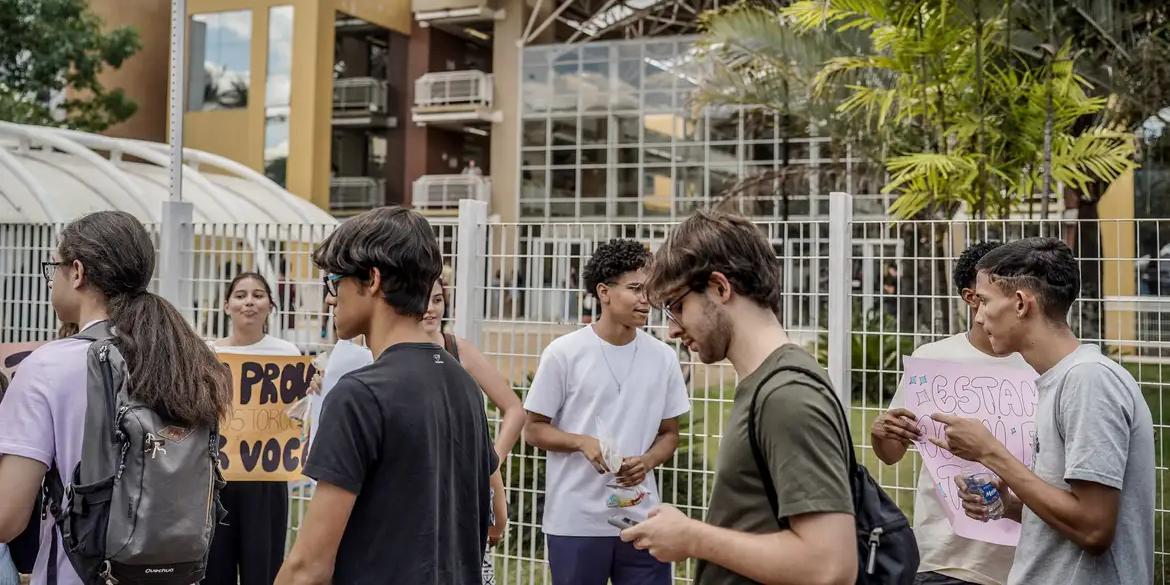 Pé-de-Meia: pagamento para nascidos em março e abril (Rafa Neddermeyer/Agência Brasil)