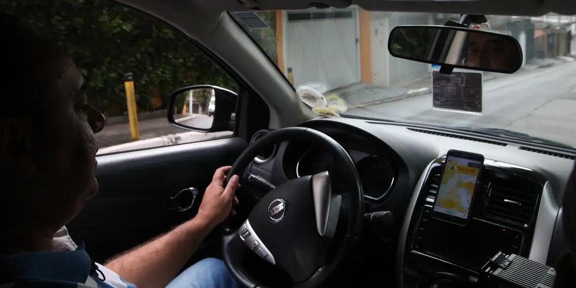 “Hoje, o trabalhador não tem direito a nada", diz o presidente do Sindicato de Motoristas de Aplicativo do Estado de SP, Leandro Medeiros (Rovena Rosa/Agência Brasil)