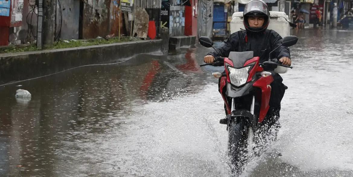 Moradores e comerciantes da comunidade de Rio das Pedras, zona oeste da cidade, sofrem com alagamentos (Fernando Frazão/Agência Brasil)