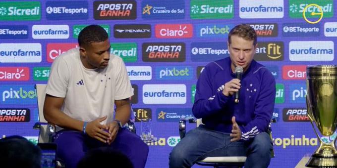 Zagueiro Pedrão e técnico Fernando Seabra durante entrevista coletiva antes da final da Copinha (Reprodução/ FPF)