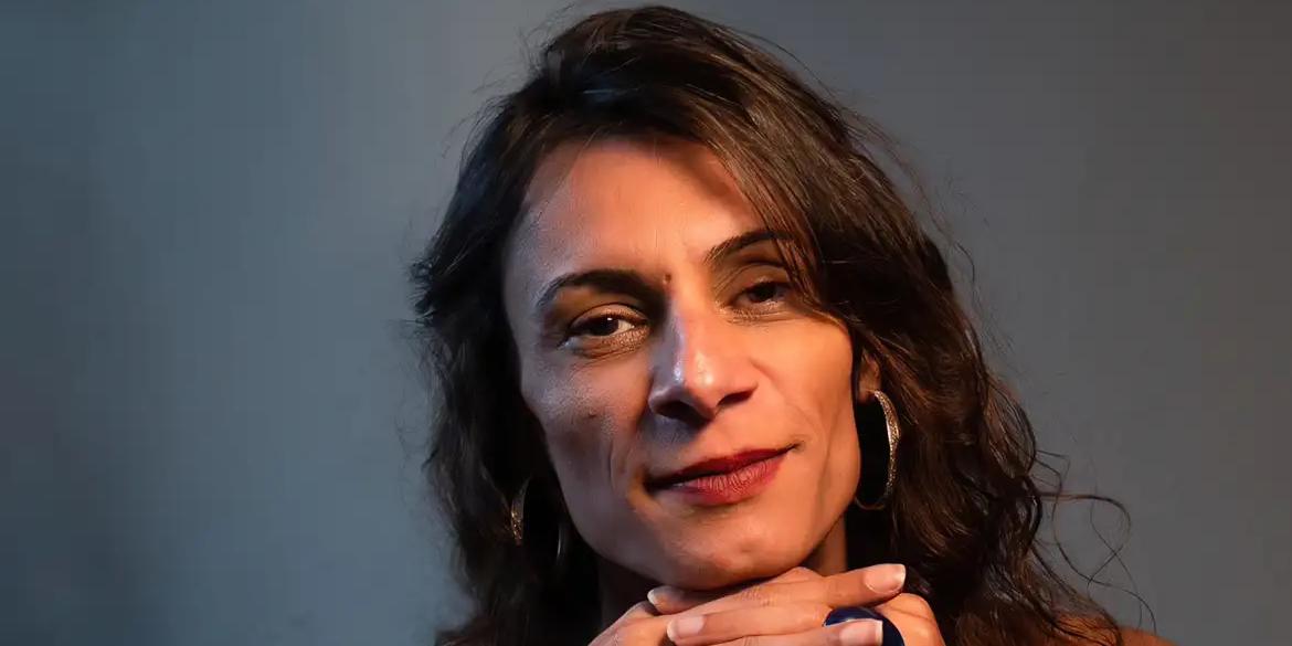 Renata Carvalho diz que foram muitas as lutas em 23 anos de carreira (Marcos Leoni/DIvulgação)