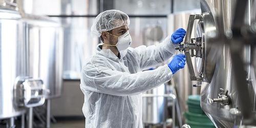 Relatório divulgado por associação do setor mostra ainda que exportações brasileiras de produtos químicos caíram mais de 15% na comparação com 2022 (Freepik)