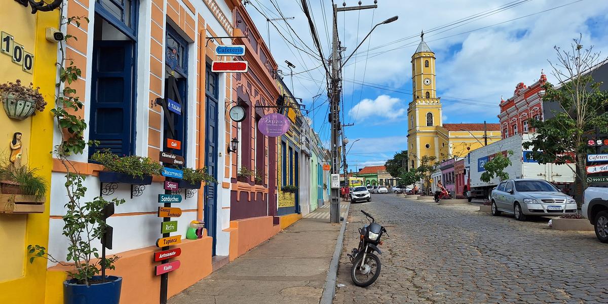 Área central do município tem ruas de paralelepípedo e casinhas coloridas bem preservadas (Gilberto Batista)