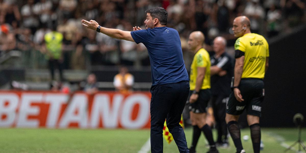 Larcamón valoriza grupo e prega humildade após vitória sobre o rival (Staff Images Cruzeiro)