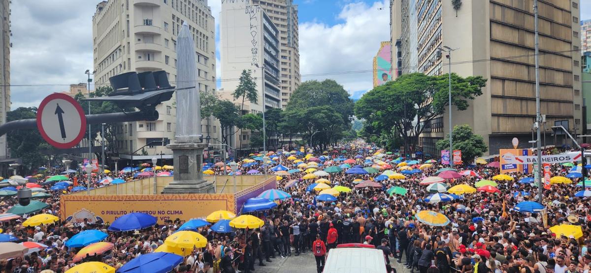 Bloco Quando Come se Lambuza desfile na Praça 7, no Centro de BH (Raquel Gontijo)