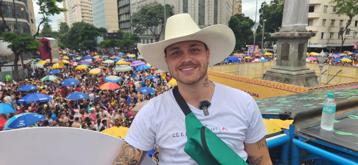 Com mais de 10 milhões de seguidores, Gustavo Tubarão curte a folia como convidado VIP no Centro de BH (Raquel Gontijo)