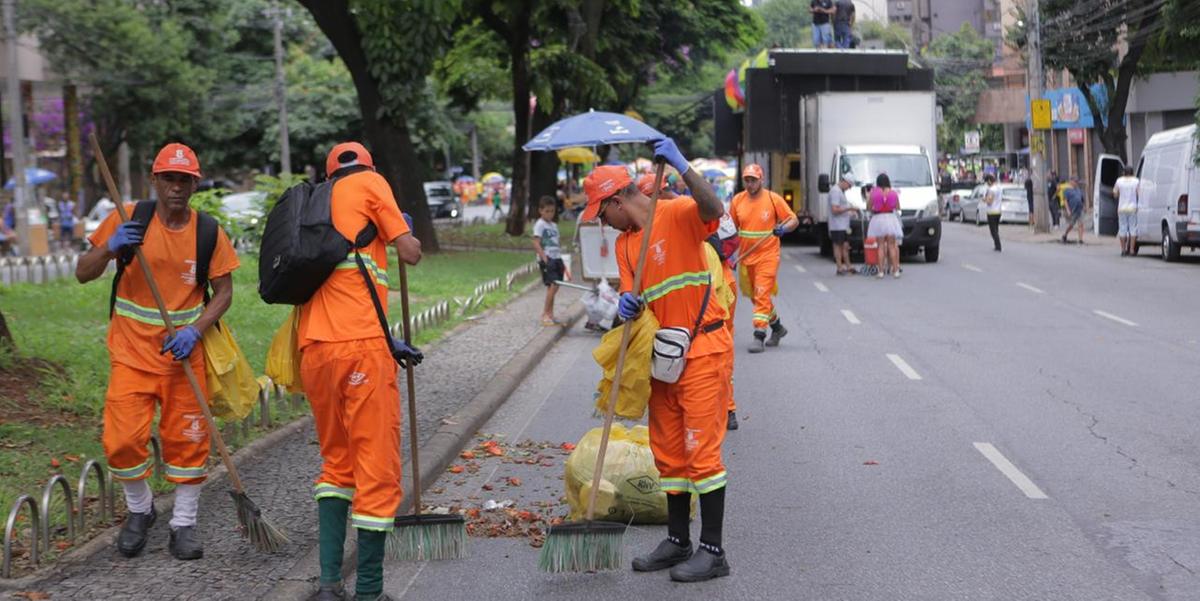 Mais de 1,4 mil garis estarão nas ruas para garantir a limpeza das ruas durante o Carnaval em BH (Fernando Michel / Hoje em Dia)