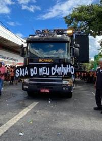 Caminhão que puxou o Volta, Belchior (Reprodução / redes sociais)
